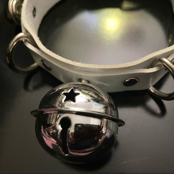 𝓖𝓸𝓸𝓭 𝓚𝓲𝓽𝓽𝔂 🤍 White Bell Kitty Bondage Collar Rave Kawaii Cosplay Goth - Picture 6 of 8